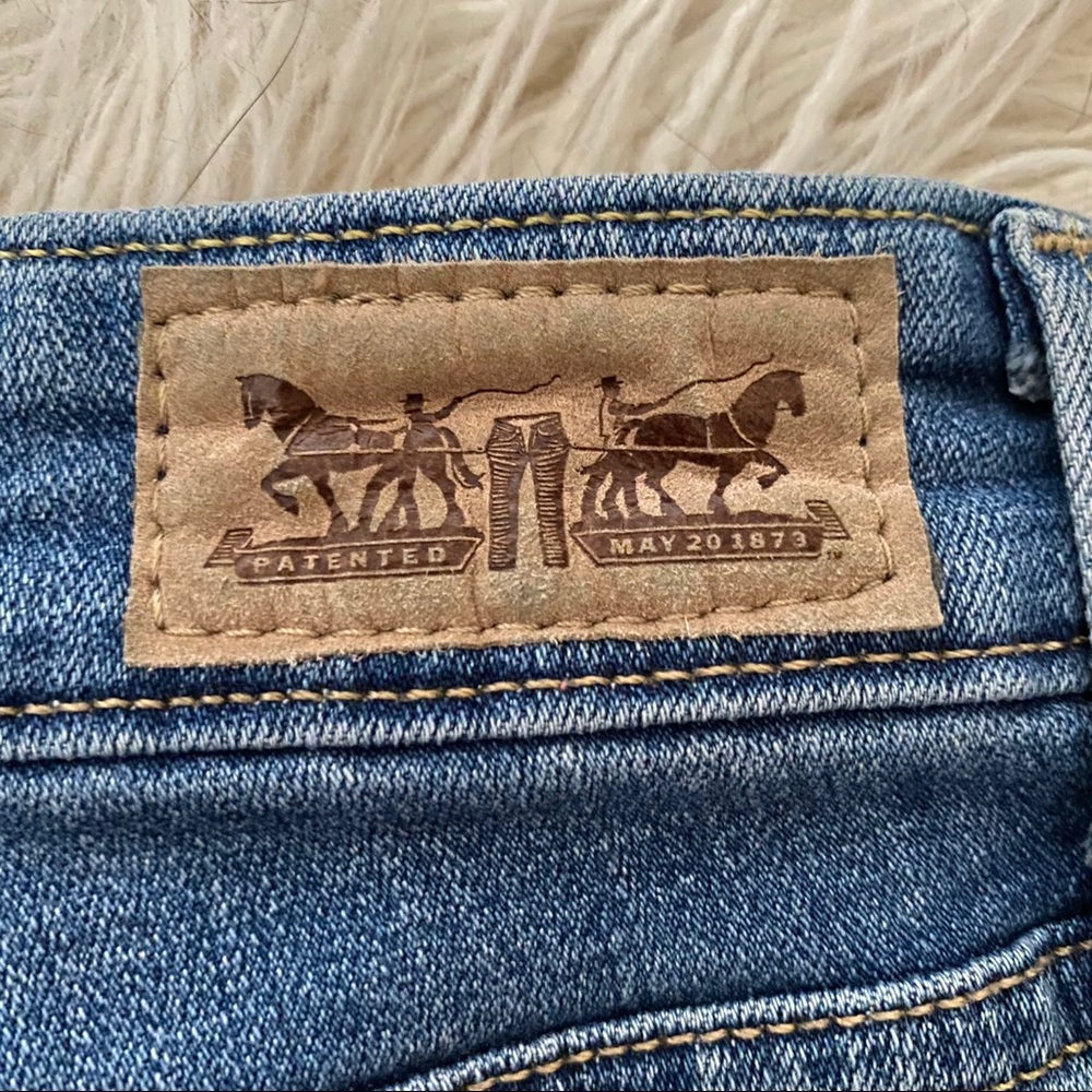 Levi’s High Rise Shorts - Picture 6 of 6